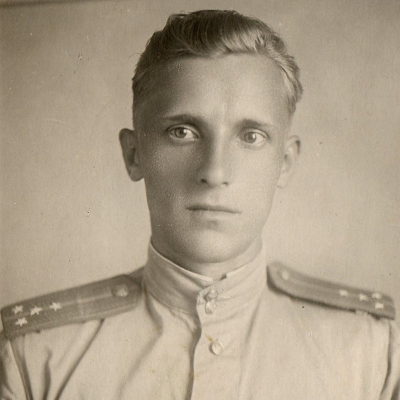 Photo the captain of the SPACECRAFT in a soldier's uniform