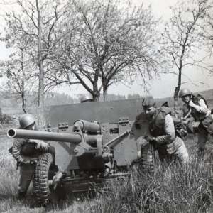Photo gun crew during the Soviet-Czechoslovak exercise