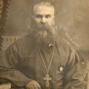 Photo of a priest with a medal in memory of coronation of Emperor Alexander III