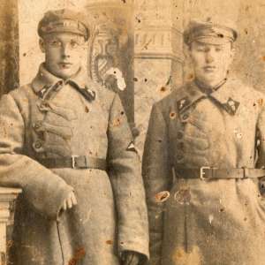 Photo of soldiers of the 9th regiment (?) service of military communications (VOSO)