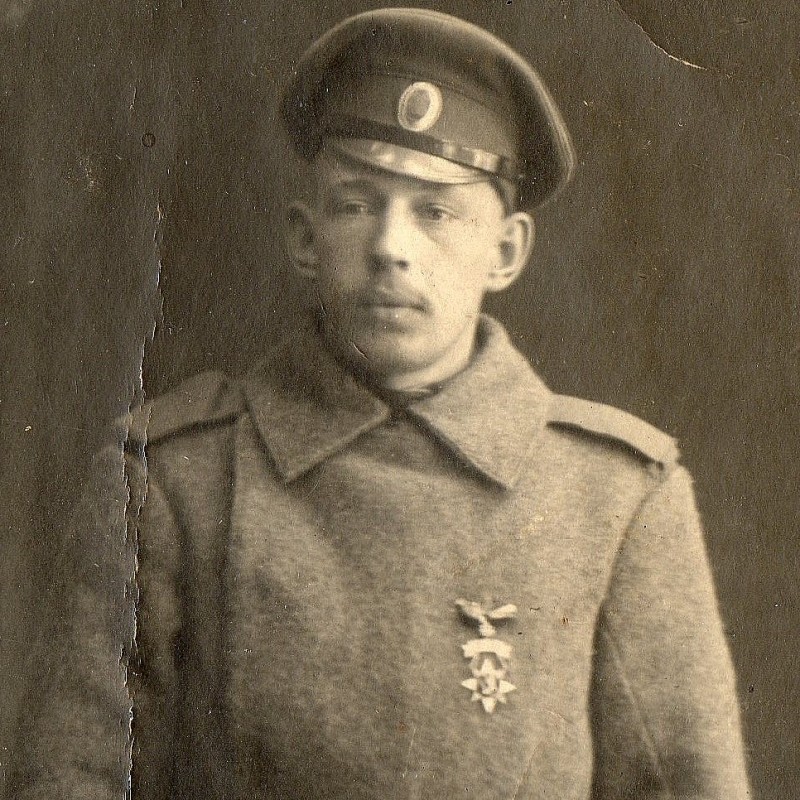 Photo of the lower rank of the 5th Kiev Grenadier Tsarevich regiment (?)