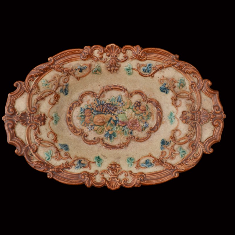 Faience dish decorated with "Grape"
