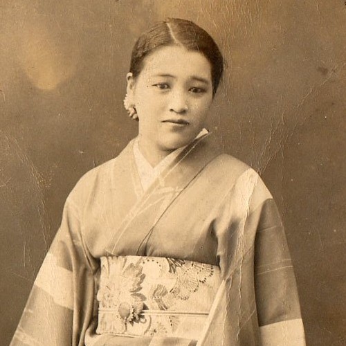 Photo of a geisha (?) Horizon Itself