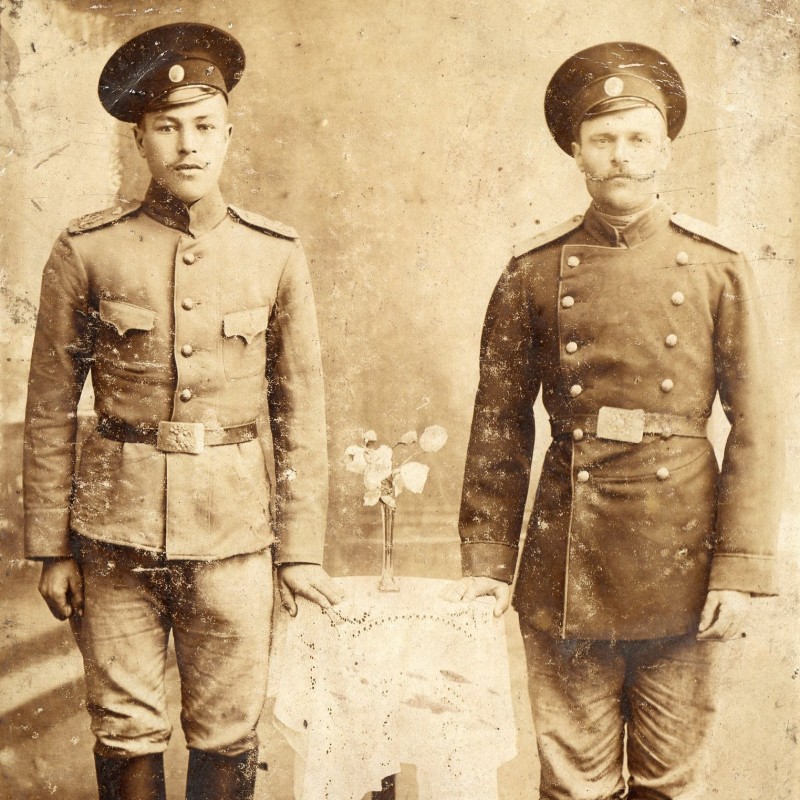 Photos of soldiers of the garrison in the rear