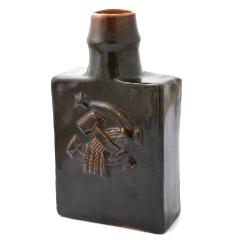 Ceramic jug-vase with the image of a hammer and sickle