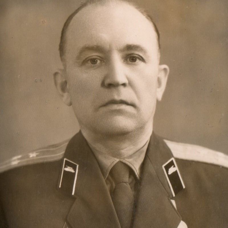 Photo of Colonel of the SA tank forces I.A. Bursky with a sign of graduation from the BTV Academy. Stalin