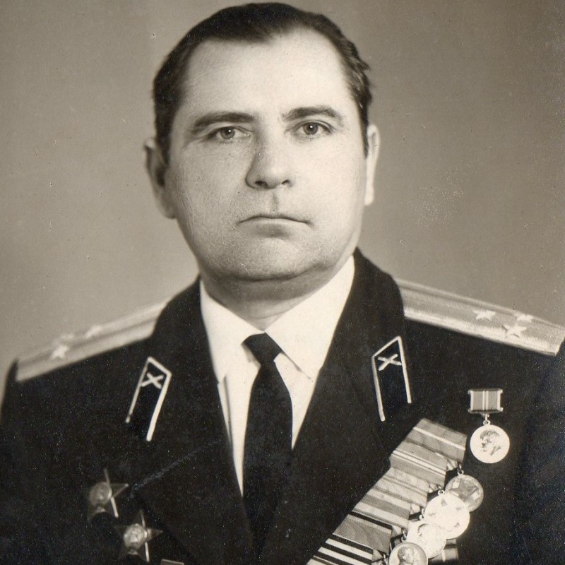 Photo of Colonel N.P. Zarembo with a sign of graduation from the Military Academy in 1958
