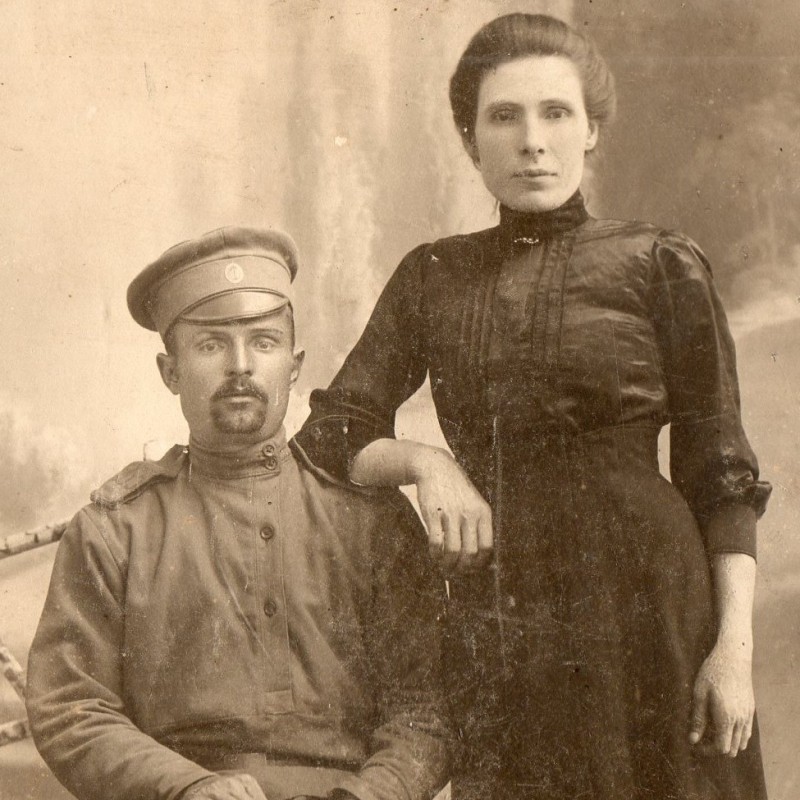 Photo of the lower rank of the 203rd Infantry Sukhumi regiment with his wife 