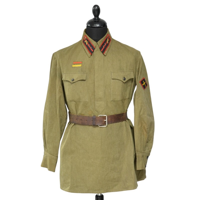 The tunic of an anti-tank artillery sergeant of the 1940 model, 1941.