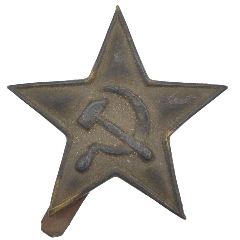 The star on the Red Army cap of the 1922 model