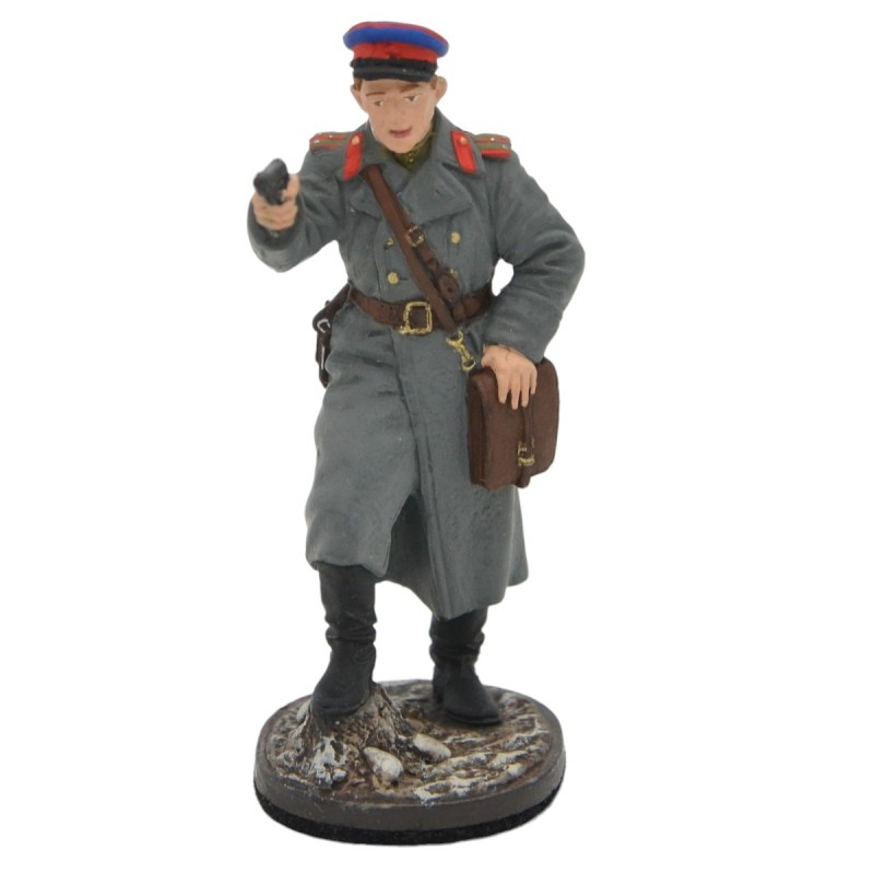 Tin soldier "Senior Lieutenant of the NKVD GB with a TT pistol"